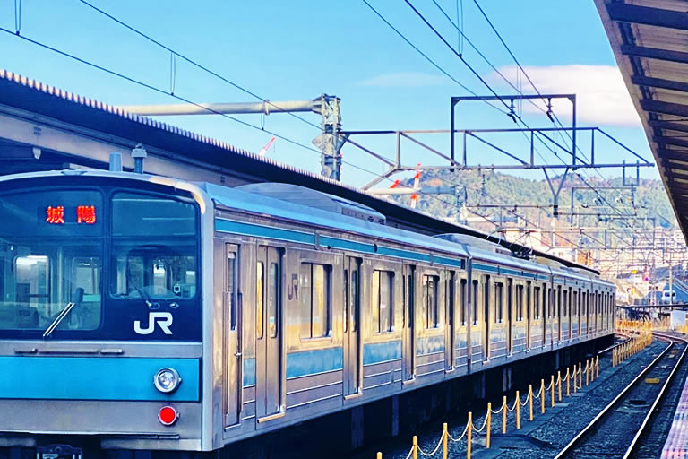 Located just 60 seconds on foot from JR Inari Station